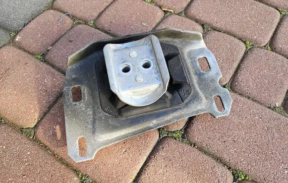 Opel Grandland X Gearbox mount 9813699680