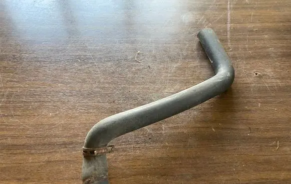 Audi A4 S4 B5 8D Engine coolant pipe/hose