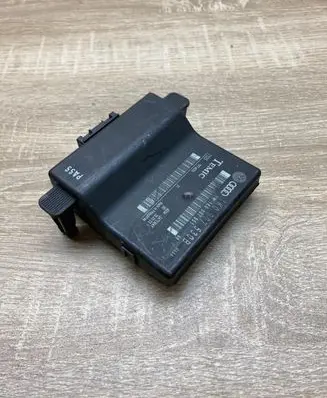 Audi A3 S3 8P Gateway control module 1K0907530B 1K0907951