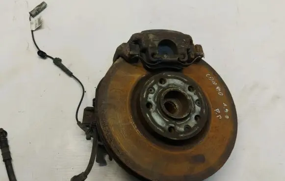 Opel Combo E Front wheel hub spindle knuckle