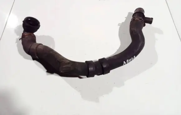 Volkswagen Touran II Engine coolant pipe/hose