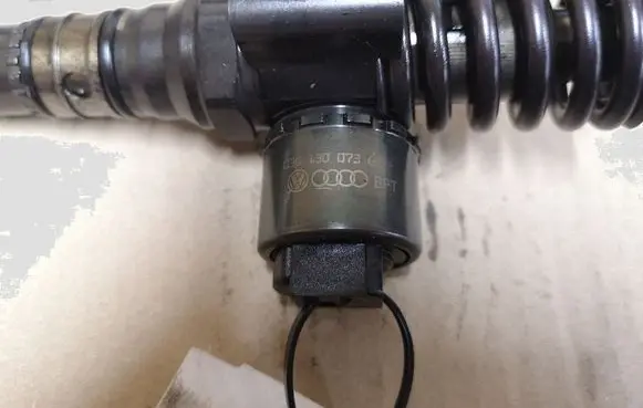 Audi A4 S4 B7 8E 8H Fuel injector 03G130073G