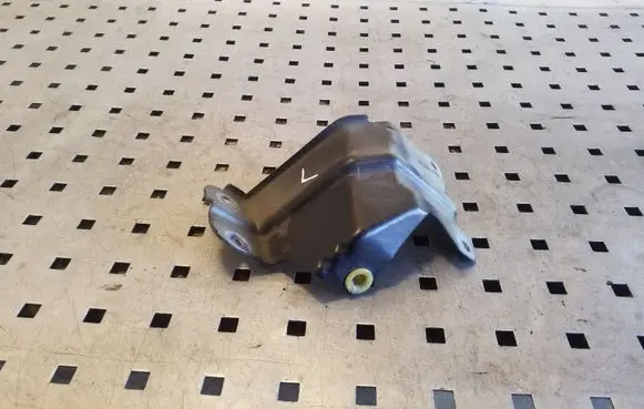 Chevrolet Captiva Fender mounting bracket