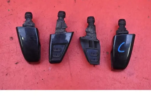 BMW X3 E83 Windshield washer spray nozzle 