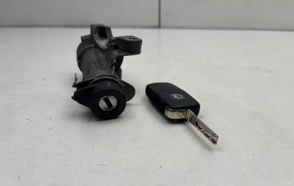 Skoda Fabia Mk1 (6Y) Ignition lock 4B0905851C