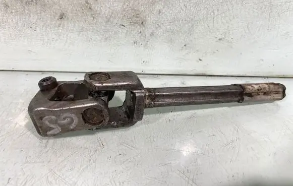 Volkswagen Golf V Steering column universal joint
