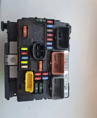 Peugeot 207 Fuse module 9667199680