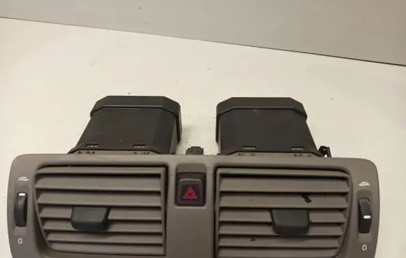 Volvo S40 Dash center air vent grill Y01144