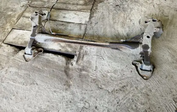 Opel Meriva B Rear axle beam 