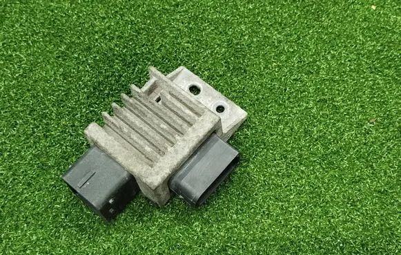 Renault Trafic III (X82) Glow plug pre-heat relay 271203982R 21158 01361879