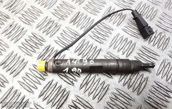 Audi A4 S4 B5 8D Fuel injector 028130201j