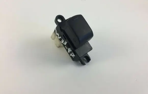 Nissan NV200 Electric window control switch 9Z02SD W3347