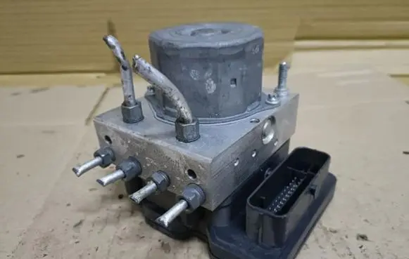 Renault Twingo III ABS Pump 2265106516