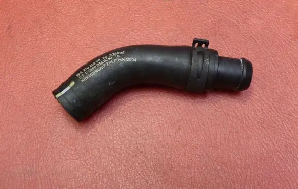 Mercedes-Benz GLA W156 Engine coolant pipe/hose A2702030482