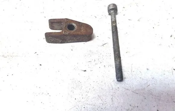 Mercedes-Benz ML W164 Fuel Injector clamp holder 