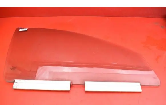 Volvo XC90 Front door window glass four-door 