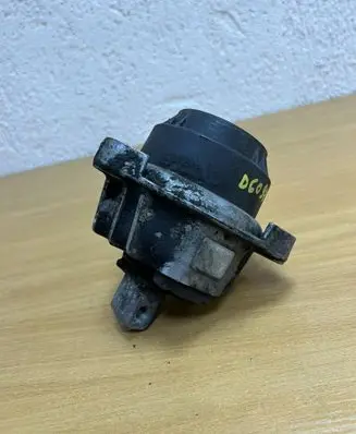 BMW 7 F01 F02 F03 F04 Engine mount bracket 22114063681 D6097