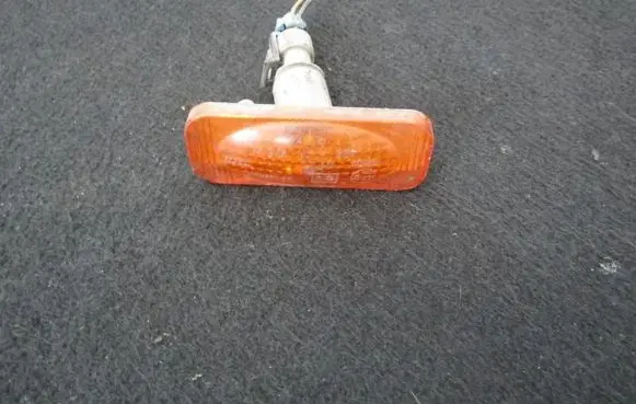 Front fender indicator light