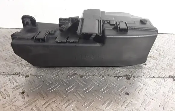 Volvo XC90 Fuse box cover 9494210