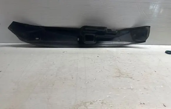 Volvo XC90 Fender end trim 31353952
