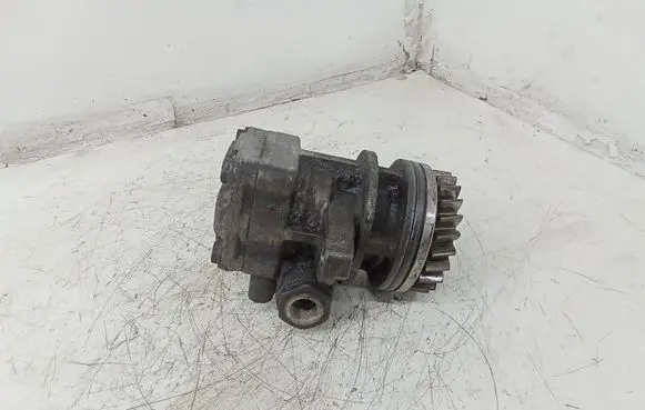 Volkswagen Transporter - Caravelle T5 Power steering pump 7E0422153