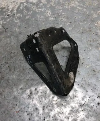 Audi A6 S6 C6 4F Fender mounting bracket 4F0821135B
