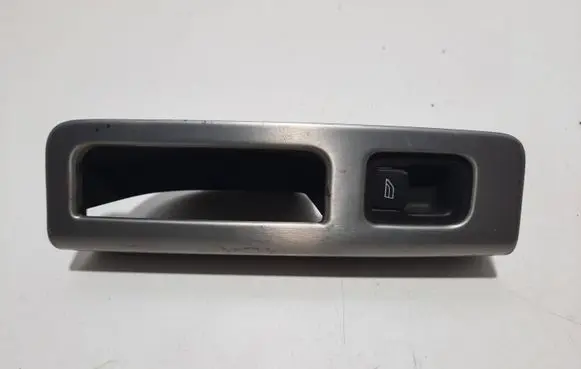 Volvo V50 Electric window control switch 8679678