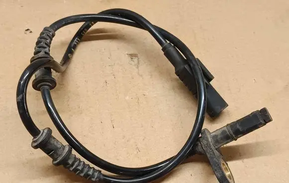 Mercedes-Benz E W211 ABS brake wheel speed sensor A2115402917
