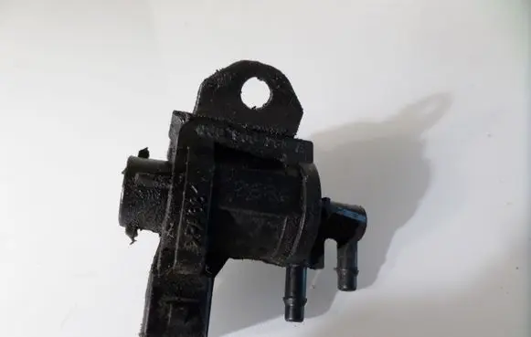 Volkswagen Golf IV Turbo solenoid valve 1J0906283A