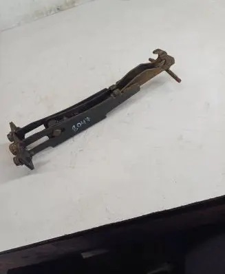 Mercedes-Benz Vaneo W414 Spare wheel mounting bracket ZGS00901