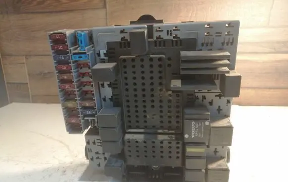 Volvo V70 Fuse module 8645729 8676286 000001595488