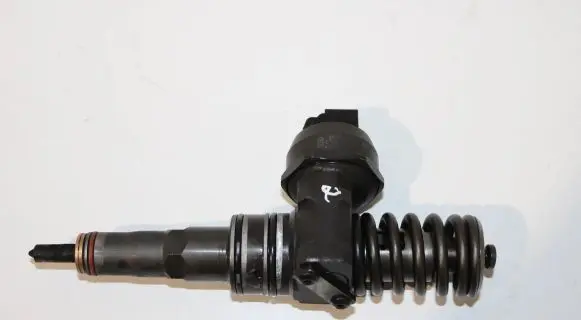 Skoda Fabia Mk1 (6Y) Fuel injector 038130073AJ 0414720037