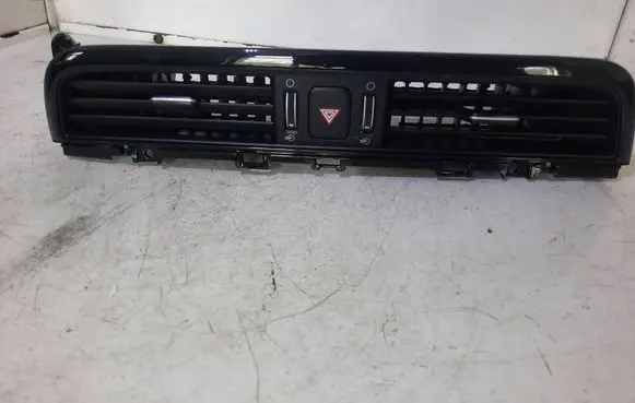 KIA Optima Dash center air vent grill 84760D4000K