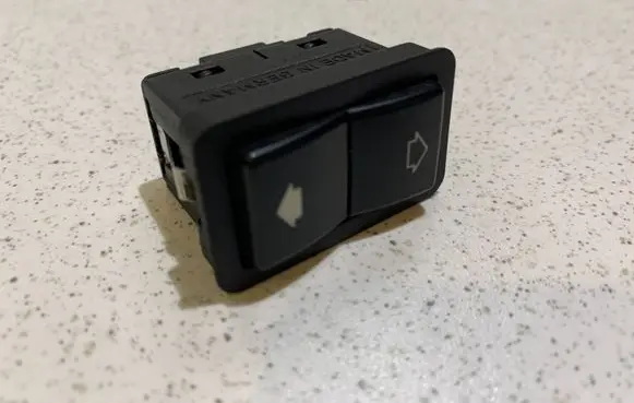 BMW 5 E39 Electric window control switch 8368974