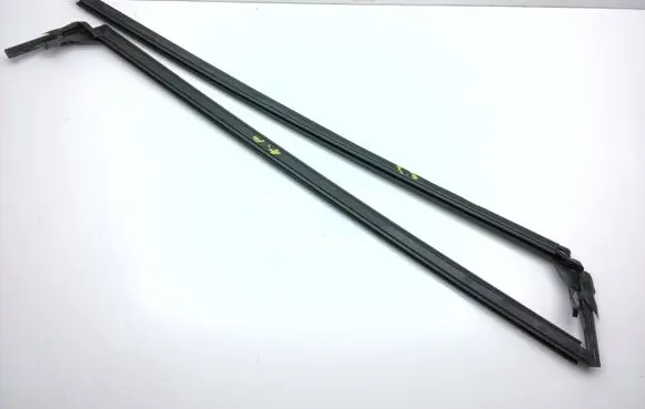 Mercedes-Benz E C207 W207 Front door glass trim molding A2077250165