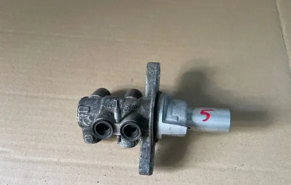 Ford Transit Master brake cylinder 0204Y24132