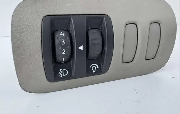 Renault Scenic II - Grand scenic II Headlight level height control switch 8200140985 8884
