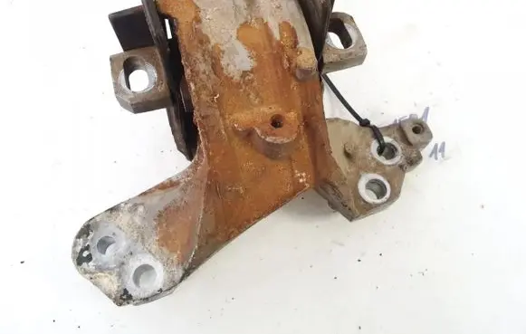 Citroen C5 Engine mount bracket 6135