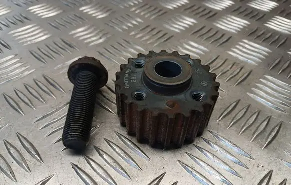 Volkswagen Touran II Crankshaft gear 03P105263