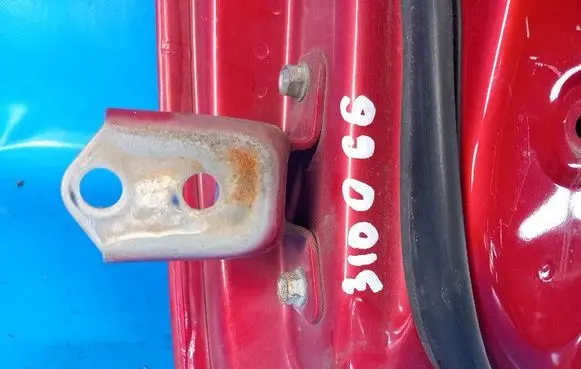 Mazda 3 II Front door lower hinge F15159210B