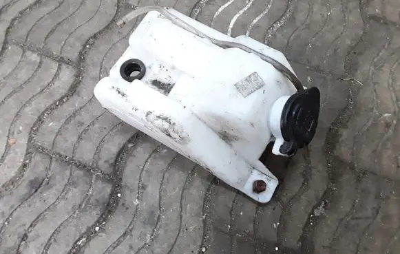 Hyundai H-1, Starex, Satellite Windshield washer fluid reservoir/tank 989104A100