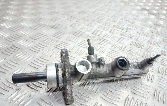 Master brake cylinder