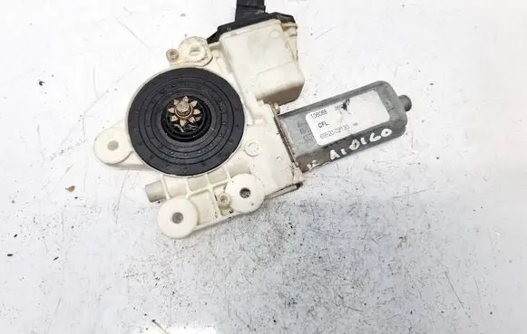 Toyota Corolla E120 E130 Front door window regulator motor 6982002130