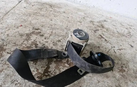 Ford C-MAX I Front seatbelt
