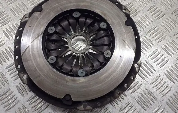Volkswagen PASSAT B6 Pressure plate 