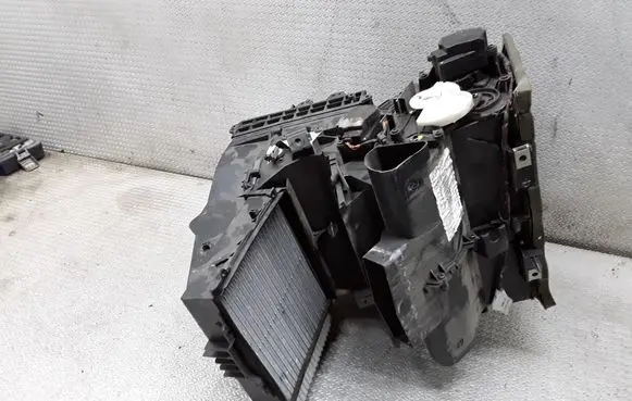 Ford Focus Interior heater climate box assembly 4M5H18K511A