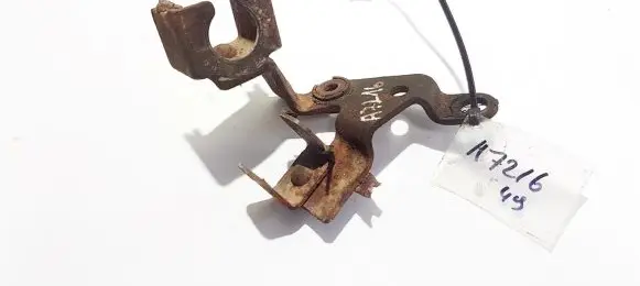 Mitsubishi Colt Engine mounting bracket