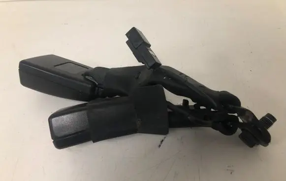 Toyota Avensis T270 Rear seatbelt buckle 630934800