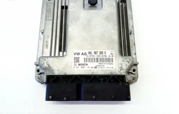 Volkswagen Tiguan Engine control unit/module 04L907309K
