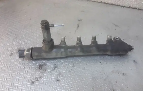 Opel Zafira B Fuel main line pipe 55PP0501 12032603076